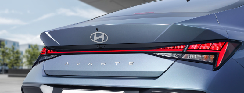 아반떼 하이브리드 후면 디자인