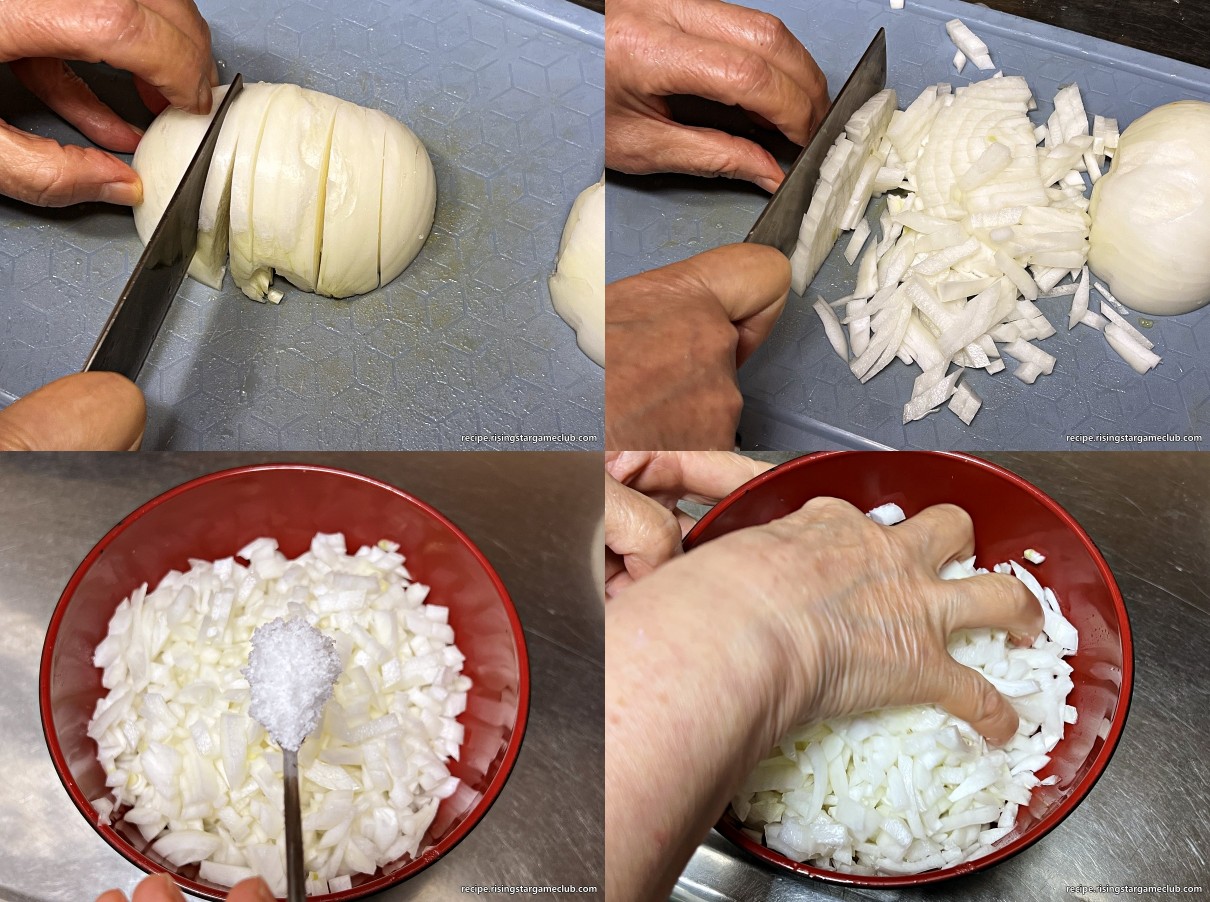 샐러드 빵 (사라다 빵)에 들어갈 양파를 채 썰어 절이기 위해 소금 1Ts를 넣고 버무리는 사진