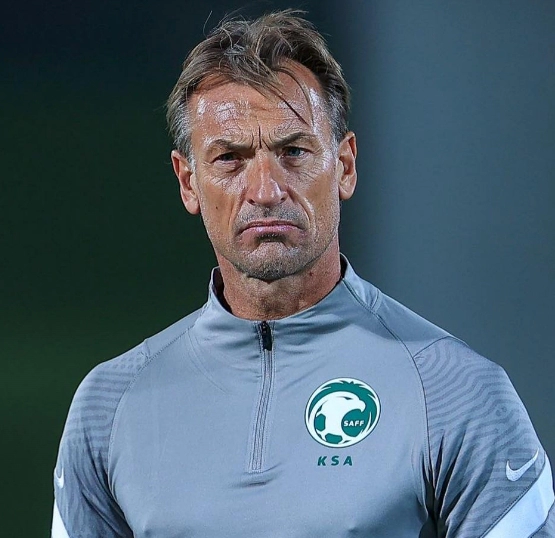 르나르 감독 프로필 나이 국적 연봉 경력 인스타그램