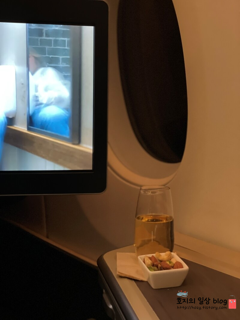 캐세이퍼시픽 비즈니스 좌석 샴페인