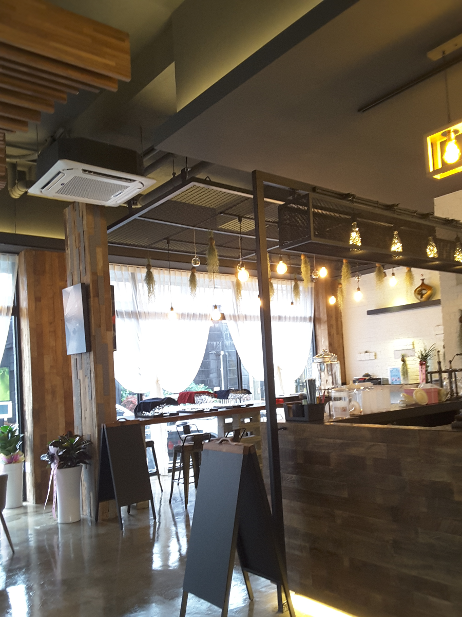 금속으로만든카페