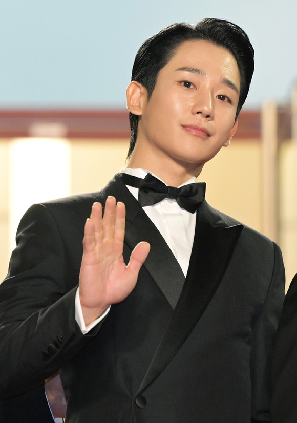 '베테랑2'가 칸 국제영화제에서 공식 상영된 가운데 정해인이 포즈를 취하고 있다. [사진=CJ ENM]