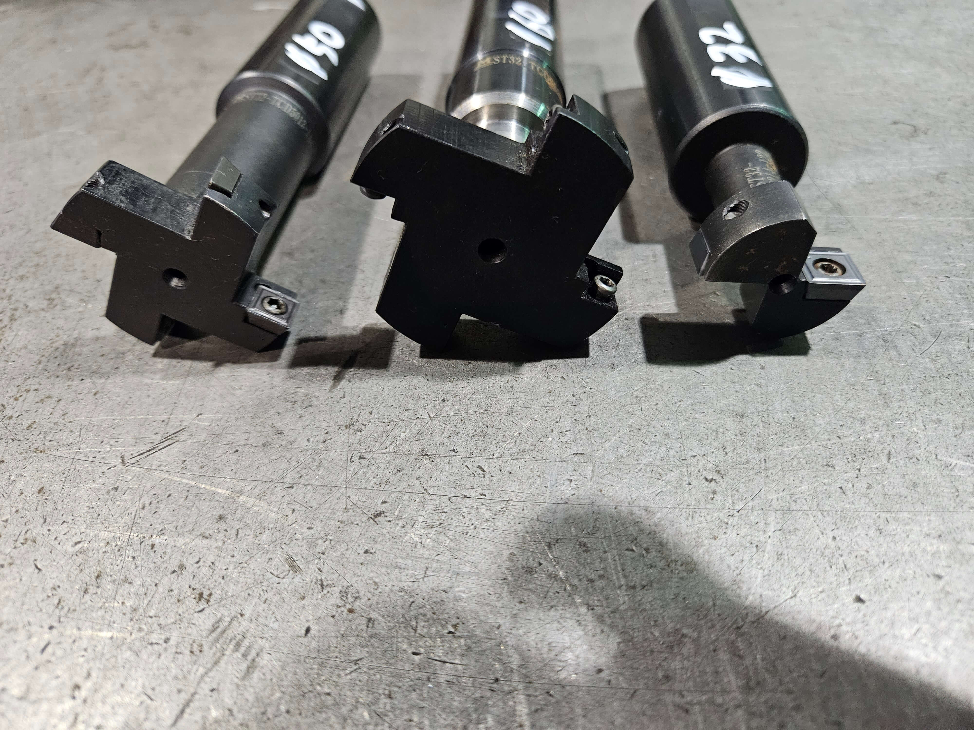 기성품 및 제작 티커터