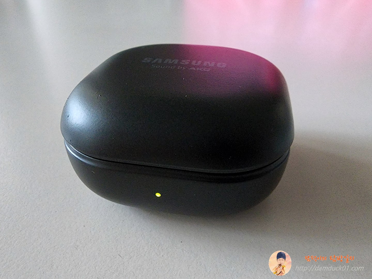 갤럭시 버즈 프로 충전 케이스 배터리 상태 표시등