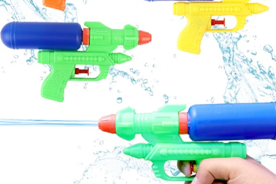 아이들을 위한 여름철 놀이-물총