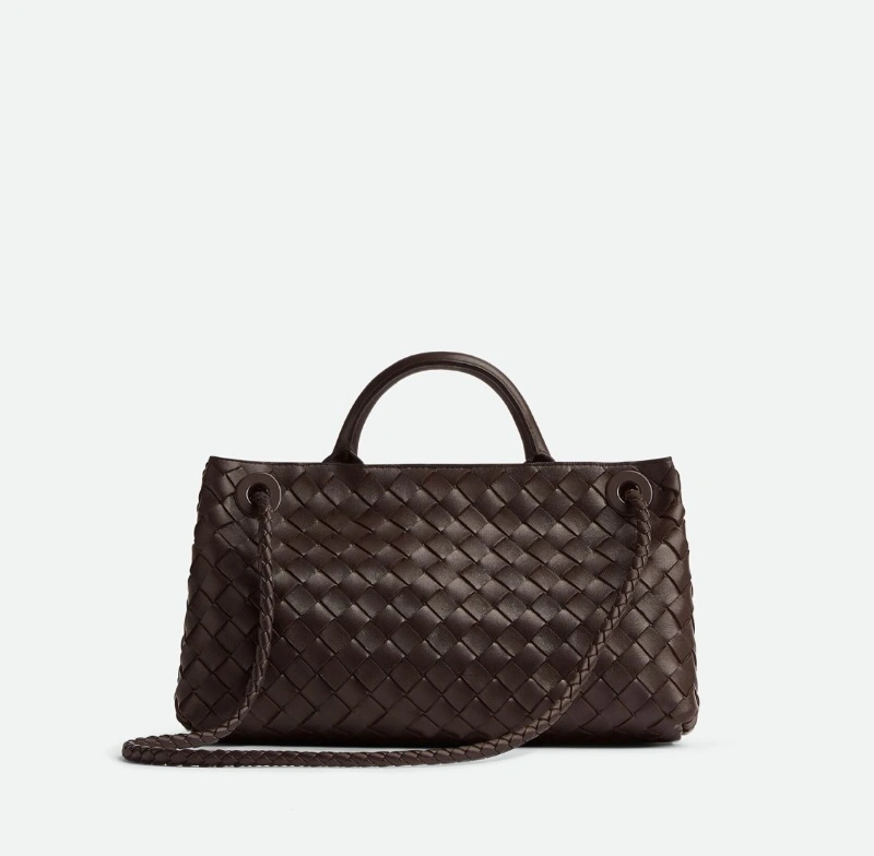 이영애 보테가, 이영애 보테가 베네타, 이영애 보테가 베네타 안디아모, 이영애 보테가 베네타 씨타백, 이영애 보테가 베네타 캄파나백, 보테가 베네타 가방, 보테가 베네타 스웨이드 백, 조용한 럭셔리 패션, 조용한 럭셔리 스타일, 4050 명품룩, 50대 명품 패션, 미니멀 명품백, 2025 가을 가방, 2025 패션 트렌드