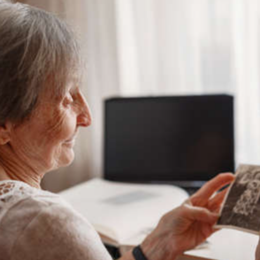 건망증과 치매: 뇌를 헤치는 두 가지 공포