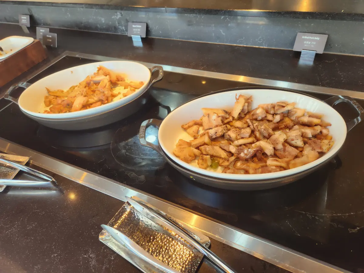 마곡-머큐어-호텔-뷔페-모아시스-런치-음식-고기류