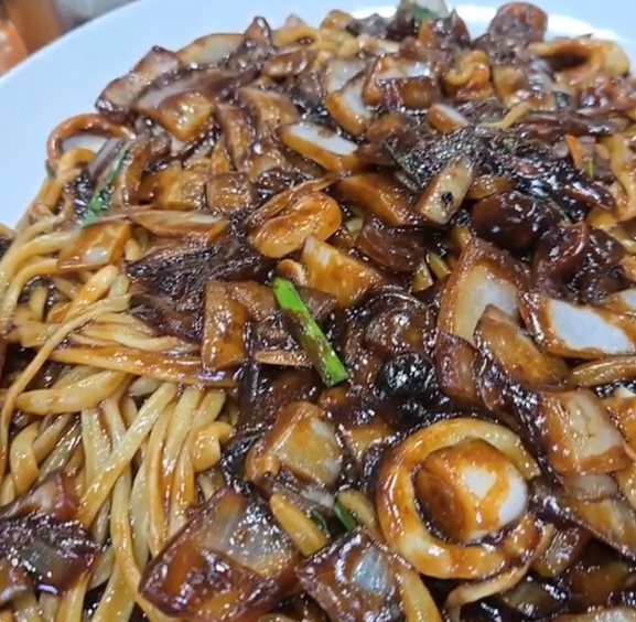 극한직업-화성-수타면-코리안손짜장