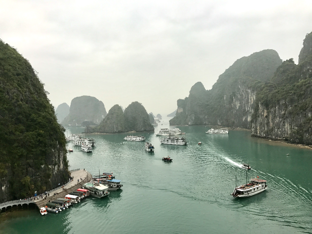 하롱베이 승솟동굴 선착장 확대