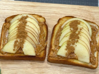 애플 슬라이스와 땅콩버터