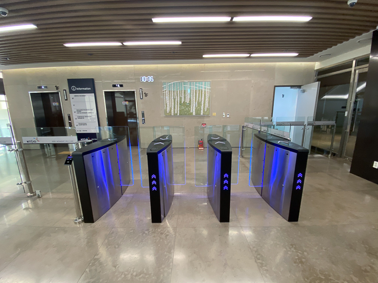 건물 출입 테그 하는 곳