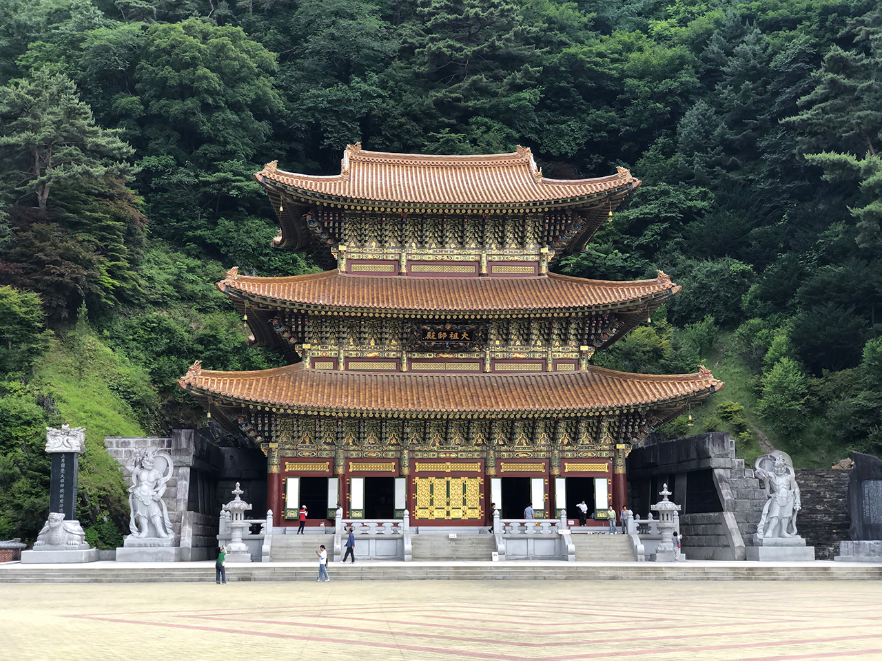 대조사전 금빛 단청