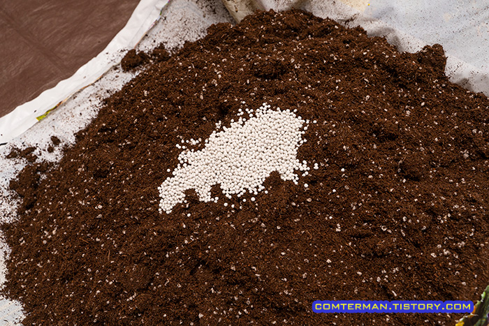 분갈이 흙 고형 비료