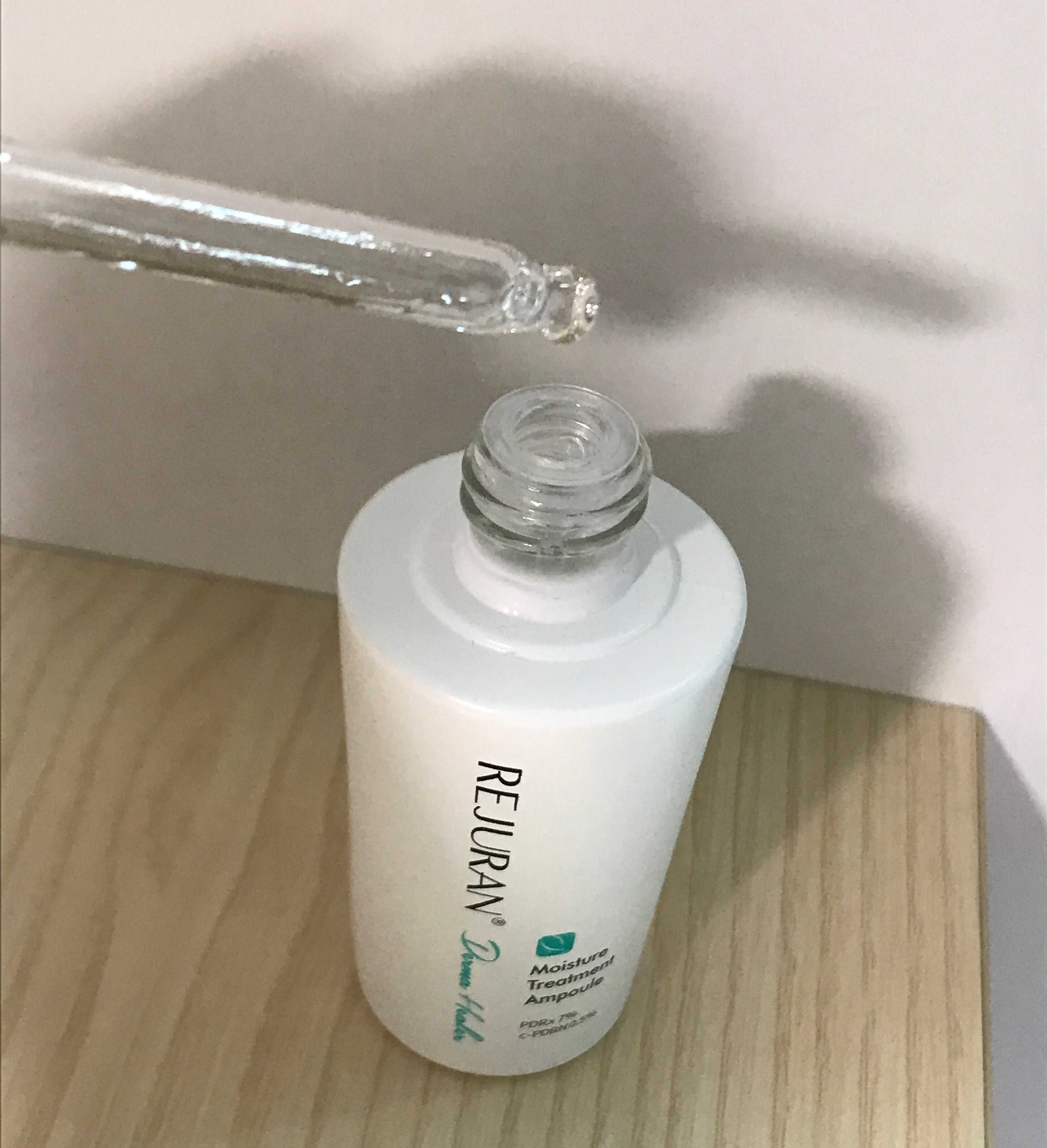 스포이드를 사용해서 내용물을 짜내는 방식입니다.