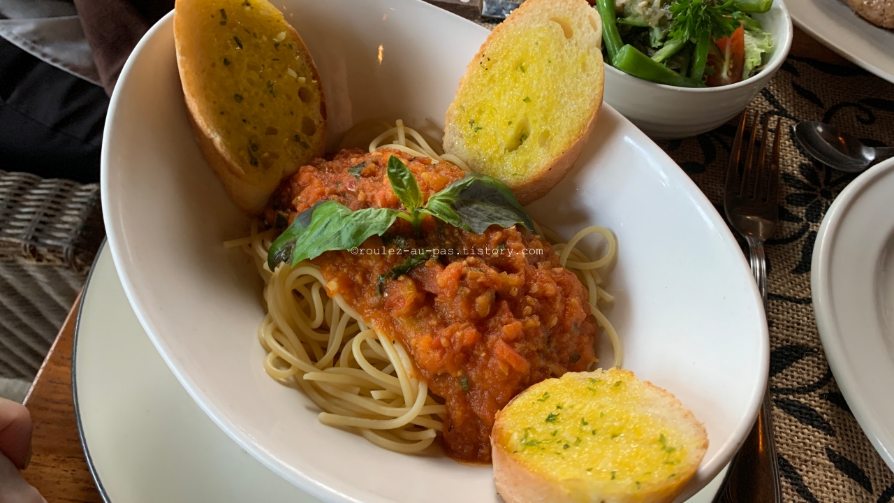 BALI-UBUD-CAFE DES ARTISTE-PASTA