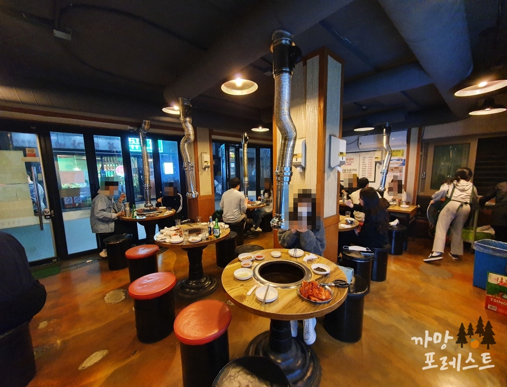 강촌 숯불 닭갈비 본점 내부