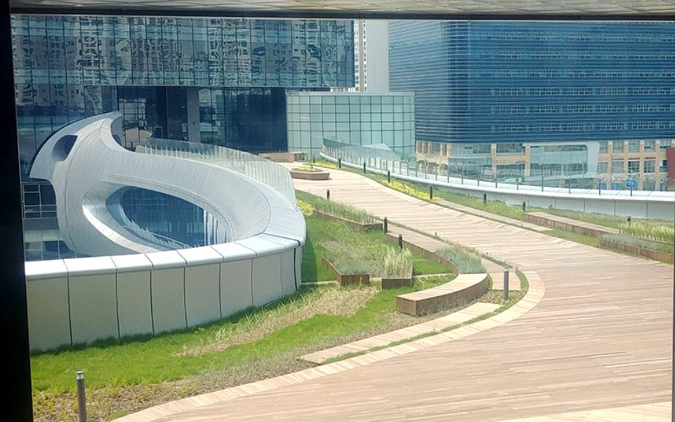 건물 안에서 보는 판교 풍경