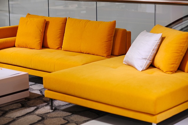 패브릭 소파 청소로 새것처럼 관리하기