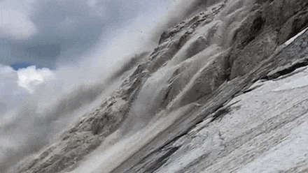 돌로미티 최고봉에도 폭염이...빙하 붕괴로 7명 사망 수십명 부상 VIDEO: Glacier collapses in Italy&rsquo;s Dolomites, killing at least 6