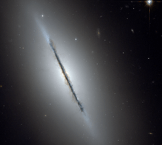 렌즈 은하 사진입니다.