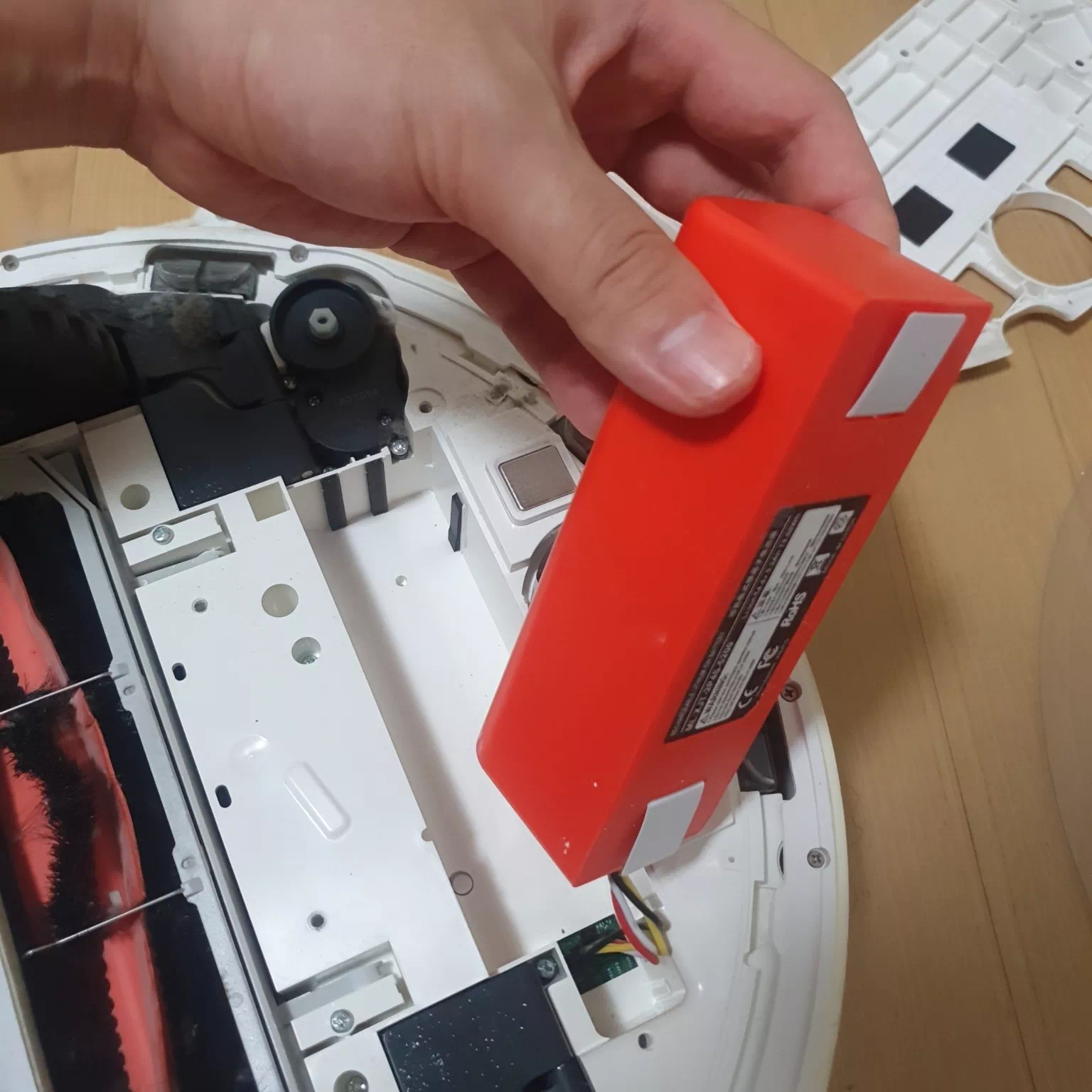 샤오미 로봇 청소기 방전 배터리 잭 제거