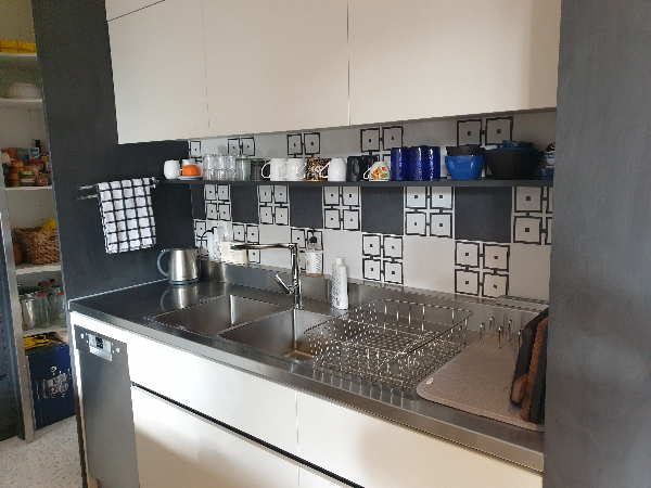 멜버른 호텔 vs 에어비앤, 도심 vs 로컬 선택 기준 그리고 공항 우버 이용법_식기 세척기가 있는 개수대