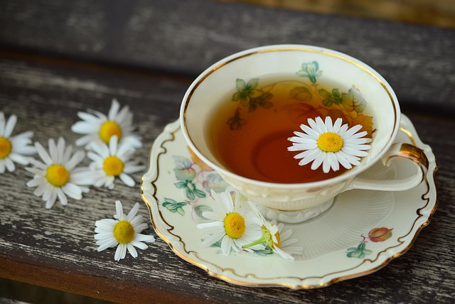티가 담긴 찻잔 사진