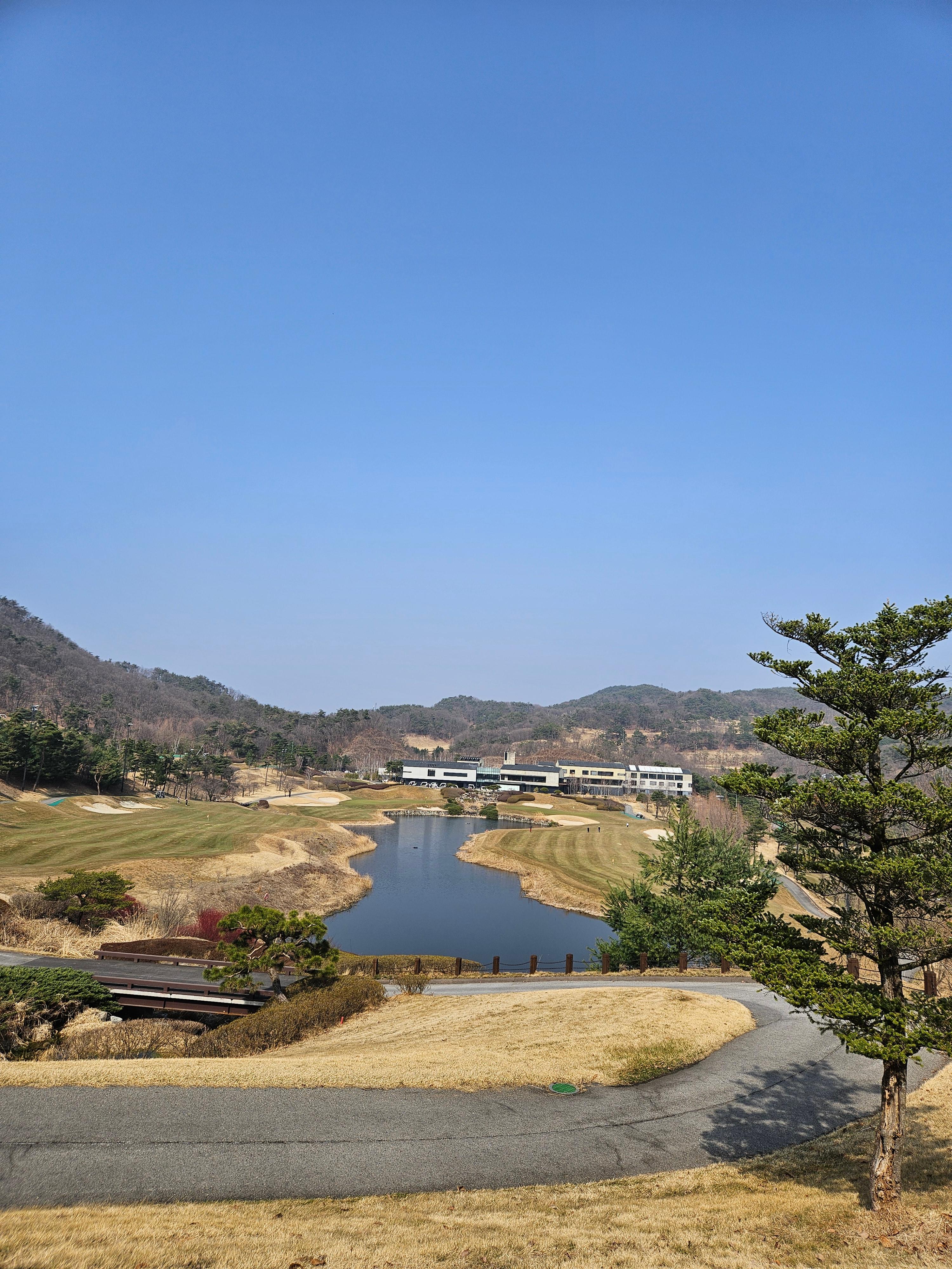 클럽하우스가 보이는 풍경