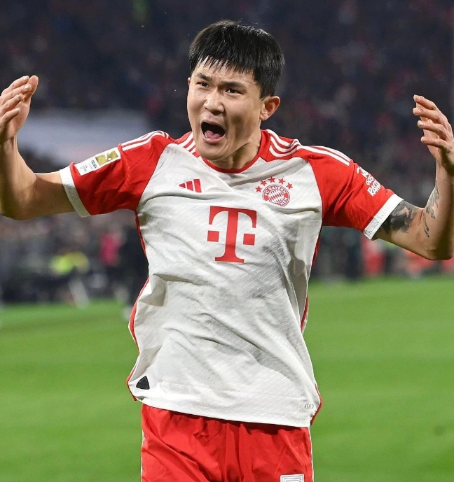 김민재 축구선수 프로필 나이 고향 학력 연봉 가족 와이프