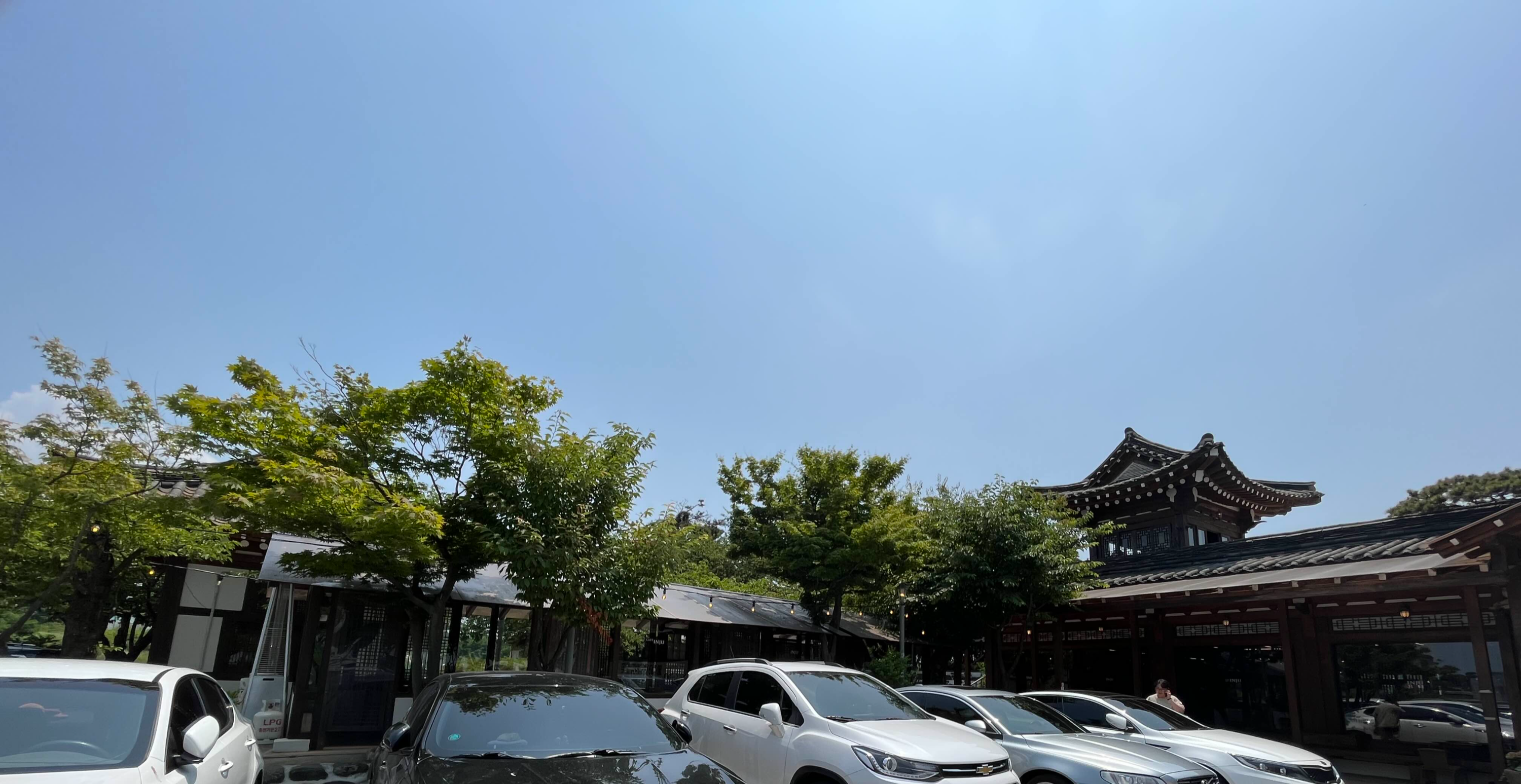 인주한옥점 주차장