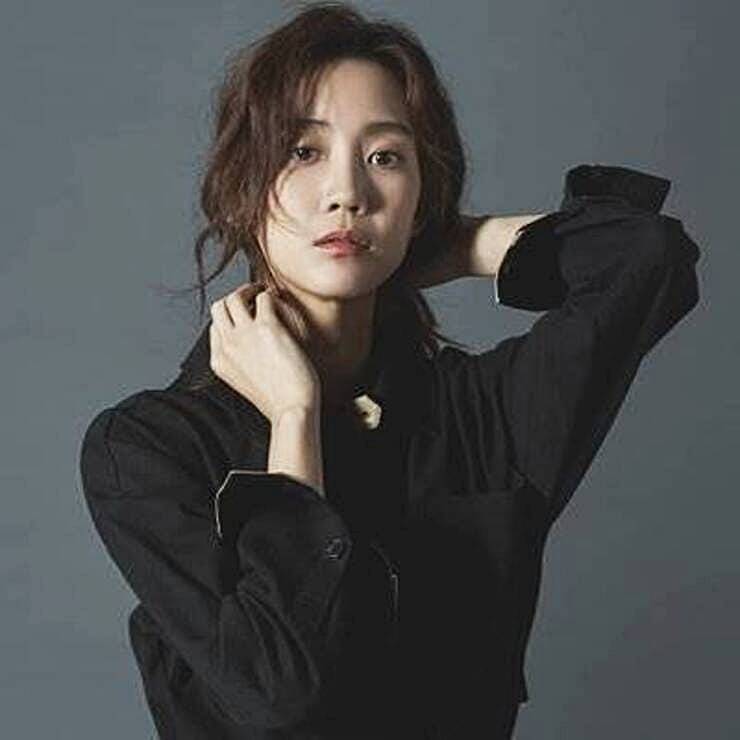 배우-신현빈