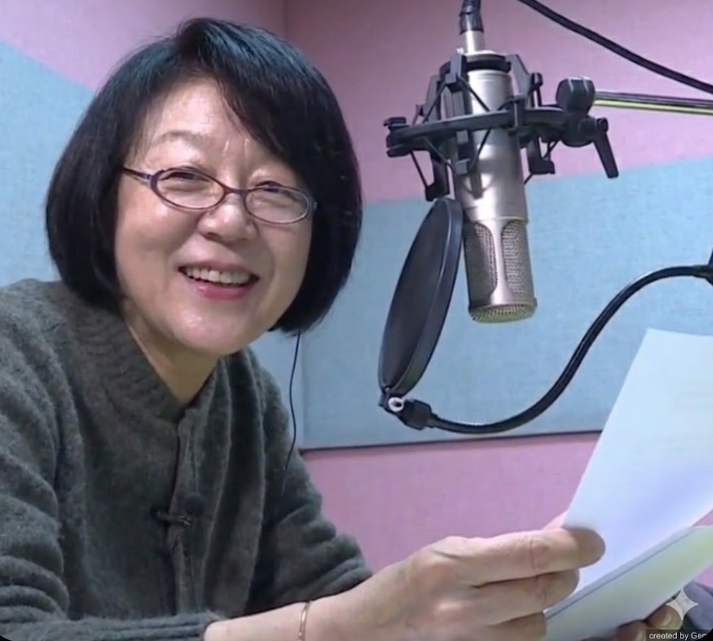 녹음 중인 고 송도순님 이미지