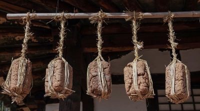 메주를 말리고 된장과 고추장을 담그던 부모 세대의 전통 장 담그기 모습