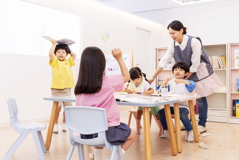 만 5세 어린이 하루일과 및 활동을 지원하는 교사