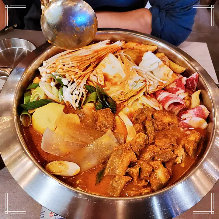 토요일은 밥이좋아 군포 산본 닭볶음탕 맛집 투움바 로제 차돌 닭도리탕 곱도리탕 닭떡볶이 게살볶음밥 현지인 추천 토밥 좋아 방송정보