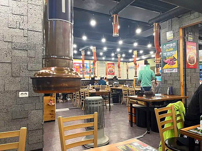 선운산숯불갈비 내부