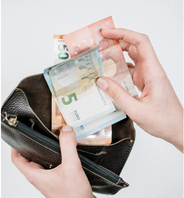 분기 25만원을 누적해 총액을 계산하는 금전 이미지