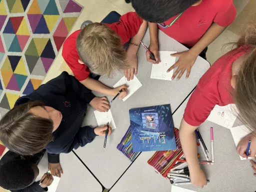 여러가지를 적어보고있는 학생들