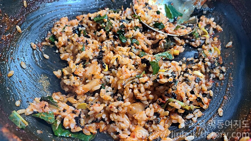 불타는-주먹다짐-날치알-주먹밥-2