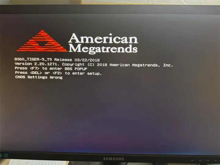 컴퓨터 부팅하면 계속 American Megatrends 화면이 뜹니다.