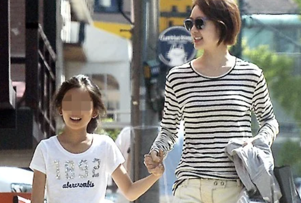 배우 이요원 딸