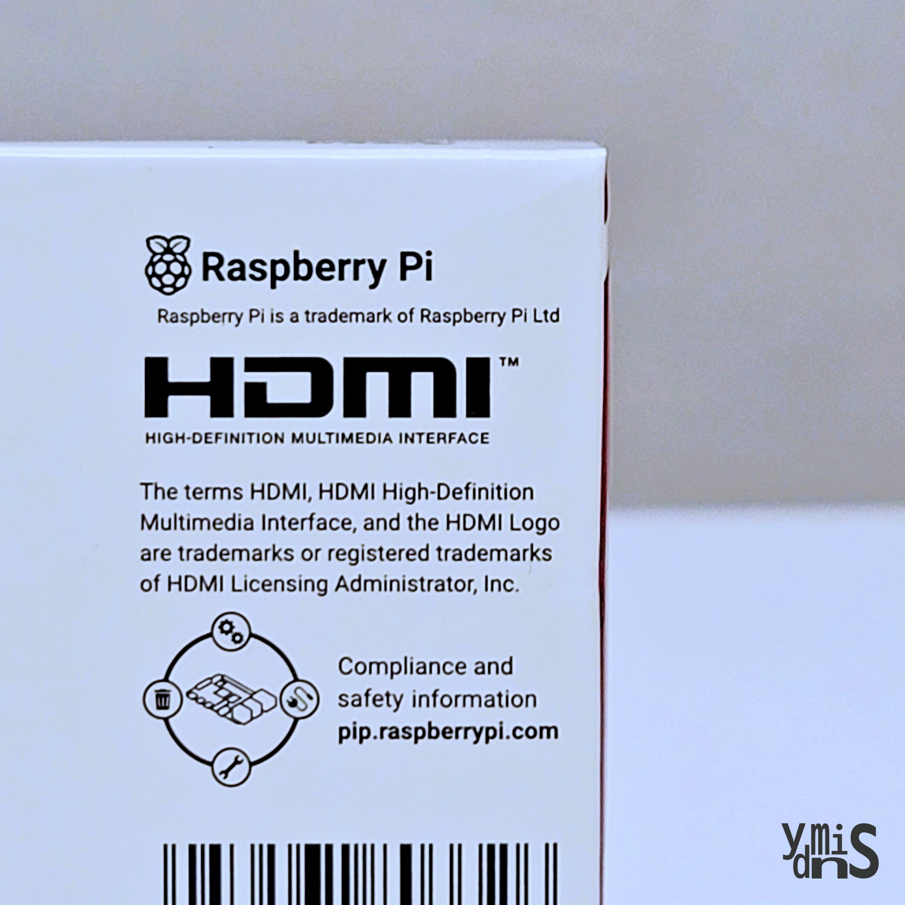 라즈베리 파이 상자 뒷면 스펙 모습이다.