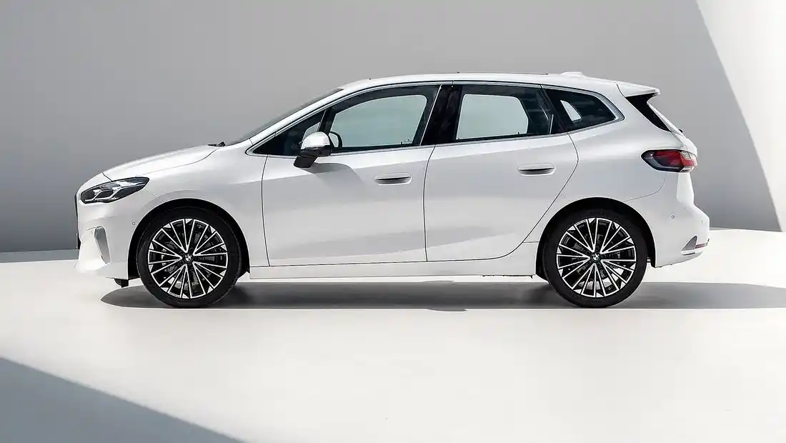 BMW 뉴 2시리즈 액티브 투어러 가격 실구매가 모의견적 제원 옵션 카탈로그 가격표 디자인 실내 트렁크 색상 총정리