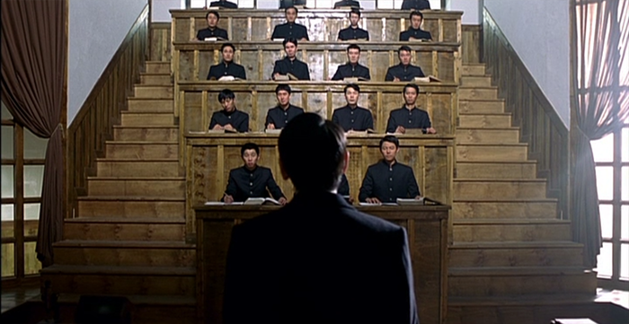 독특한 구도와 아름다운 미장센이 돋보이는..