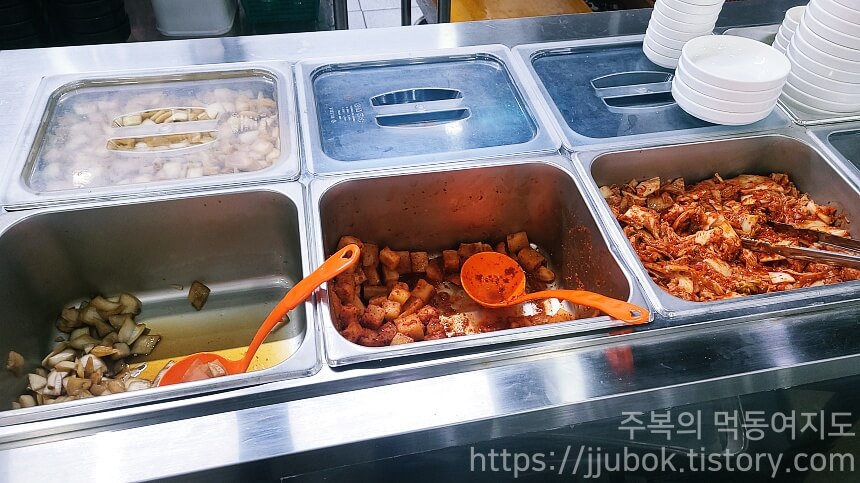 가마솥명품국밥-밑반찬-셀프바