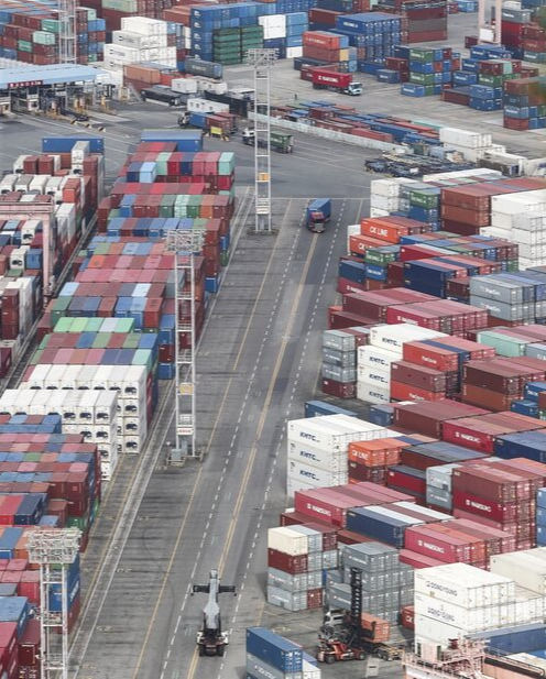 부산항 화물연대 파업으로 화물차가 크게 줄어든 모습