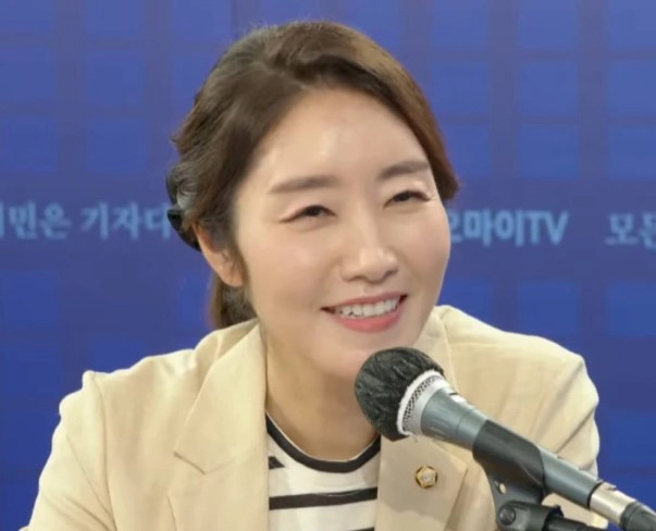 강선우 국회의원 프로필 나이 고향 학력 재산 가족 남편 페이스북