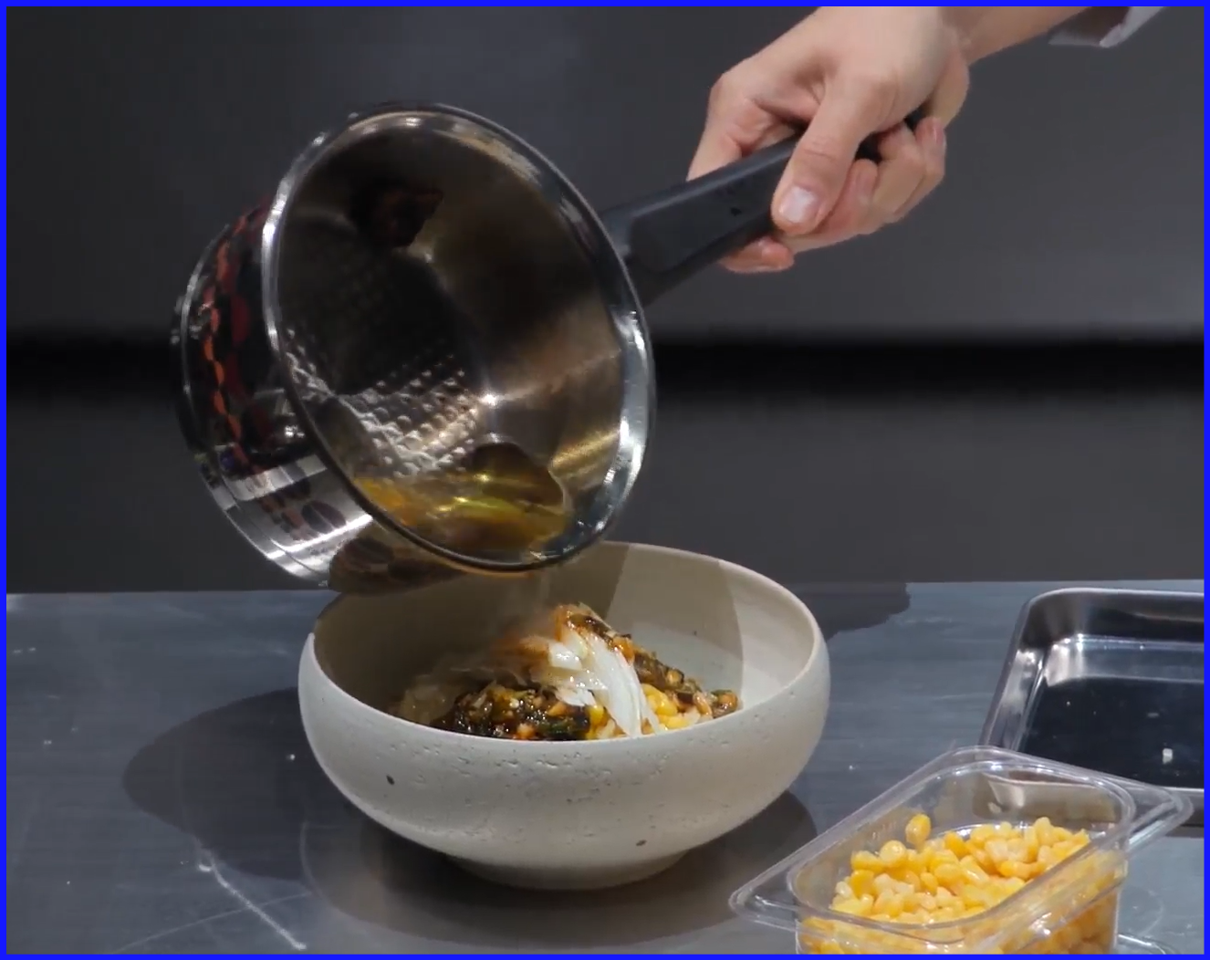 뜨거운-기름을-붓는다