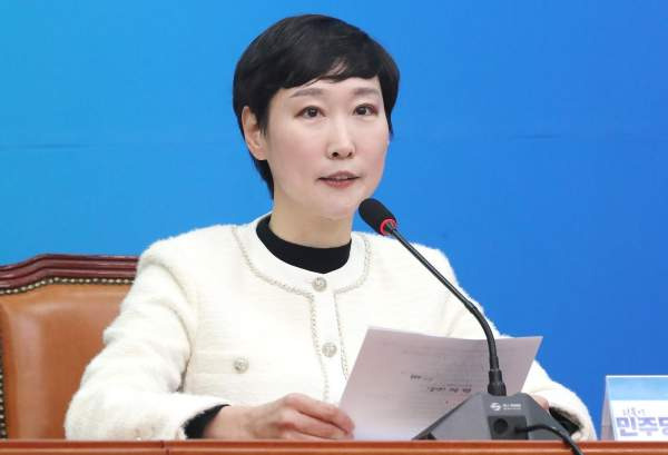 민주당 이지은 대변인 사퇴 파문, 이재명 윤석열 비유 발언의 본질과 8월 전당대회 계파 갈등 완벽 분석